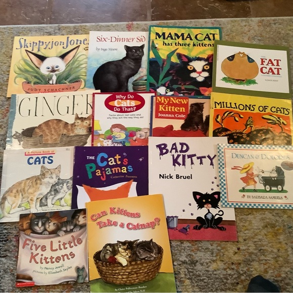 Scholastic Other - 🐱Cat Themed Children Books🐱